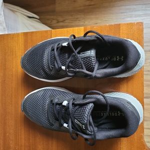 NWOT Under Armour Charged Rogue, men's 9, black